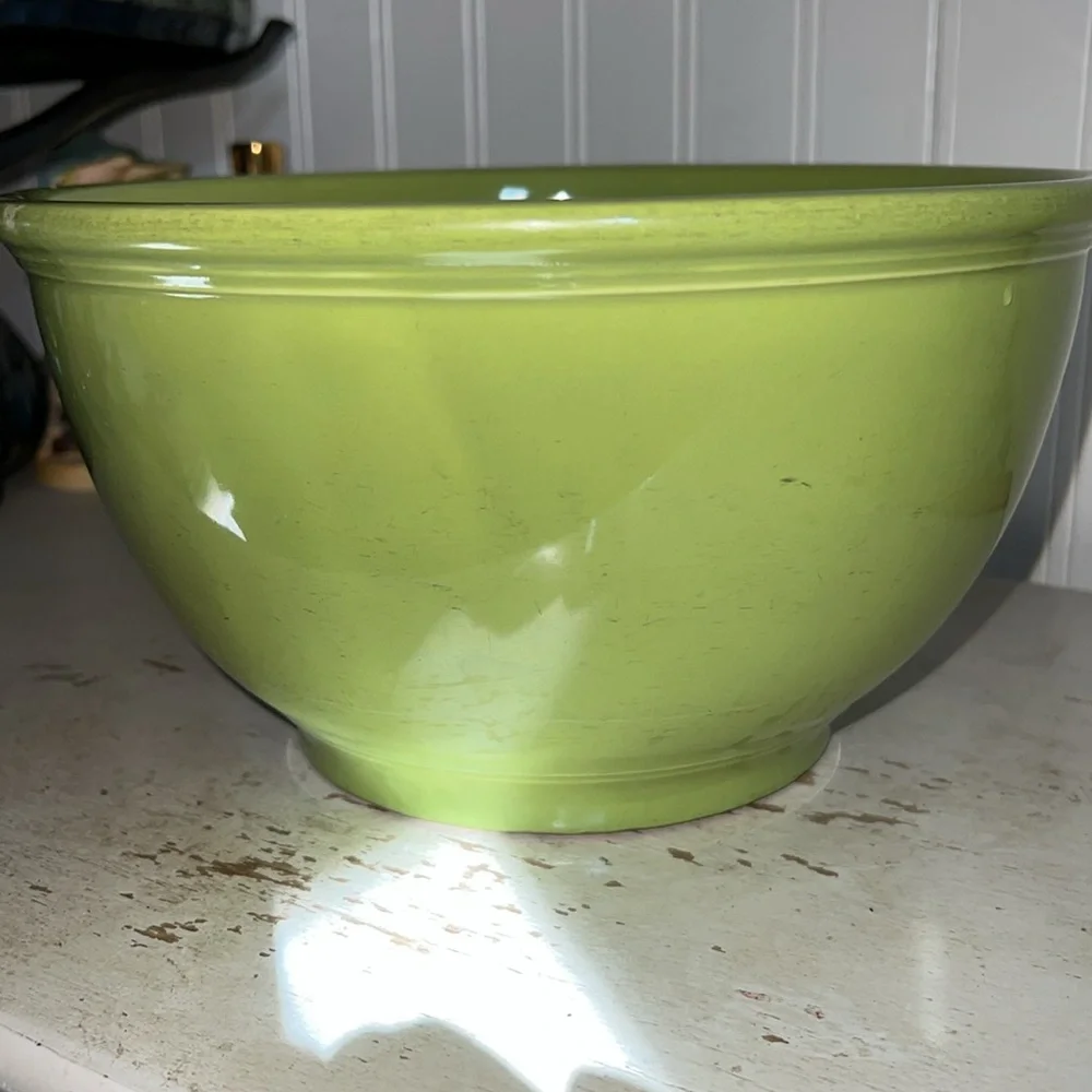 Vintage 1950s Fiesta Chartreuse large mixing bowl